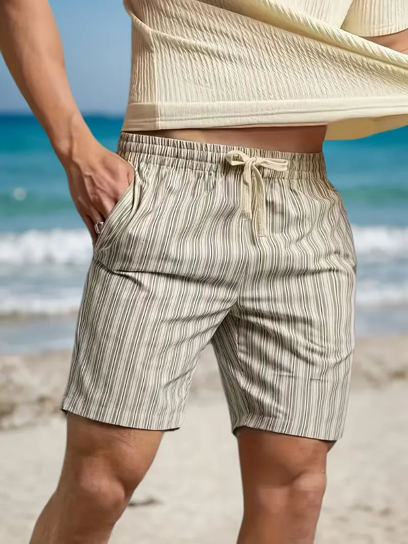 Modieuze heren shorts met verticale strepen in khaki, een comfortabele keuze voor zomerse herenmode.