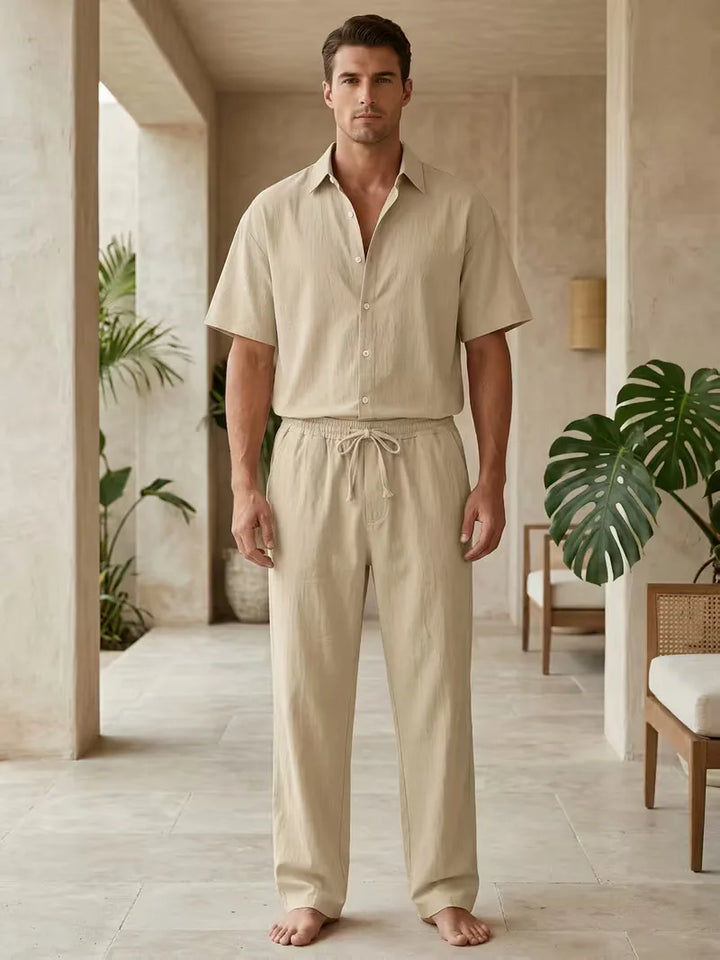 Khaki herenoverhemd met korte mouwen, ideaal voor casual zomerlooks, strandkleding en vakantie. Regular fit herenmode.
