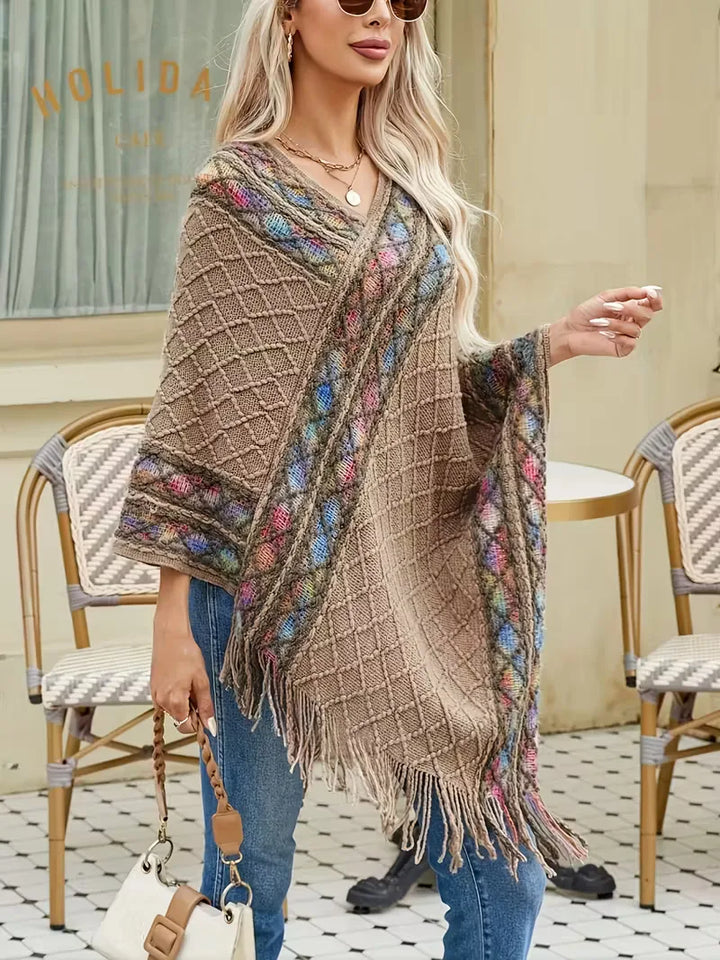 Dames trui: oversized pasvorm, lange mouwen, V-hals en stijlvolle franjes aan de zoom, khaki kleur.
