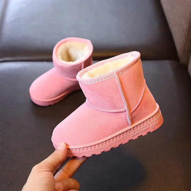 Warme Boston Mini kinderlaarzen met zachte voering voor comfortabele winterdagen.