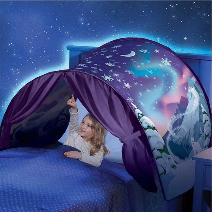 Speeltent voor kinderen: Dino-thema bedtent, ideaal voor fantasierijk spel in de kinderslaapkamer.