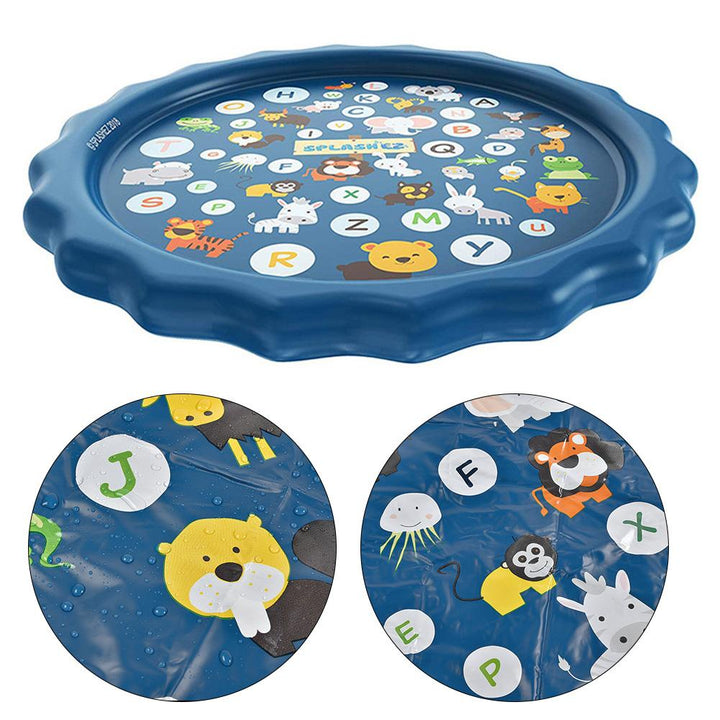 "Kinderen spelen op kleurrijke watermat met zee dieren, zachte waterstralen en verkoeling, ideaal voor zomers speelplezier."