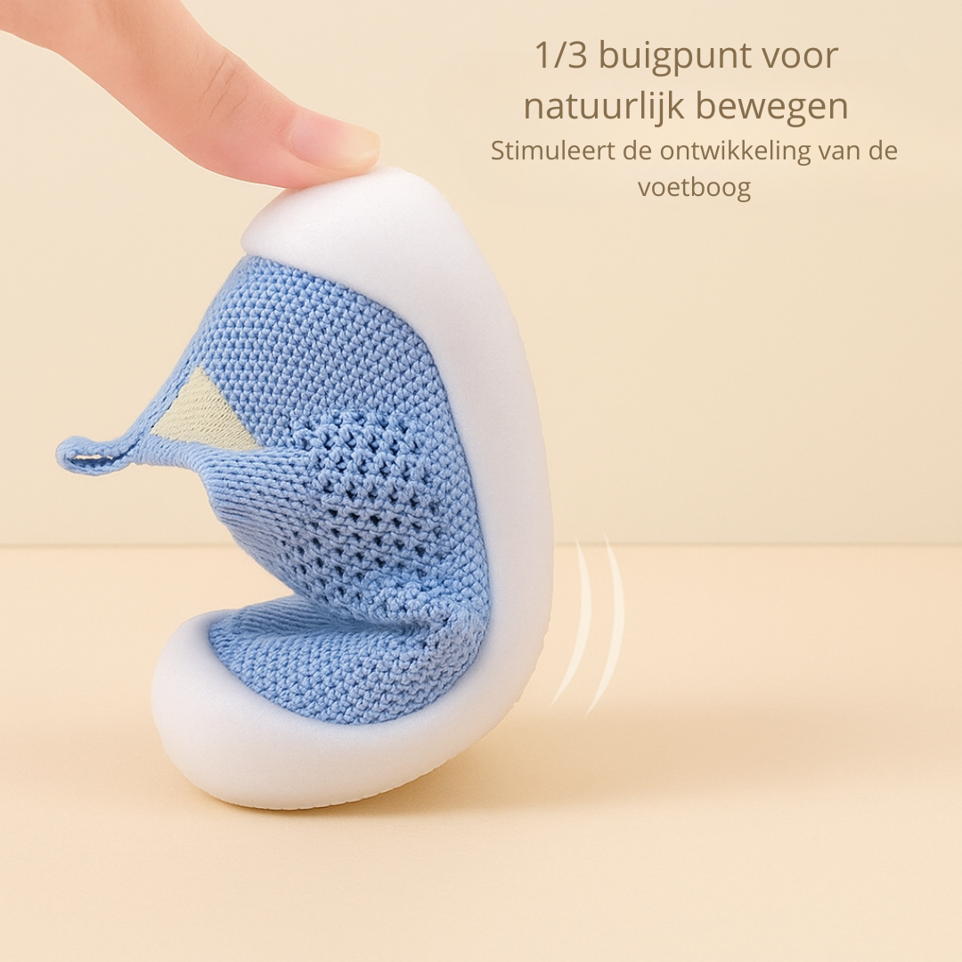 "Kindersneakers met antislipzool in zachte pastelkleuren, ideaal voor actieve en modieuze avonturiers."