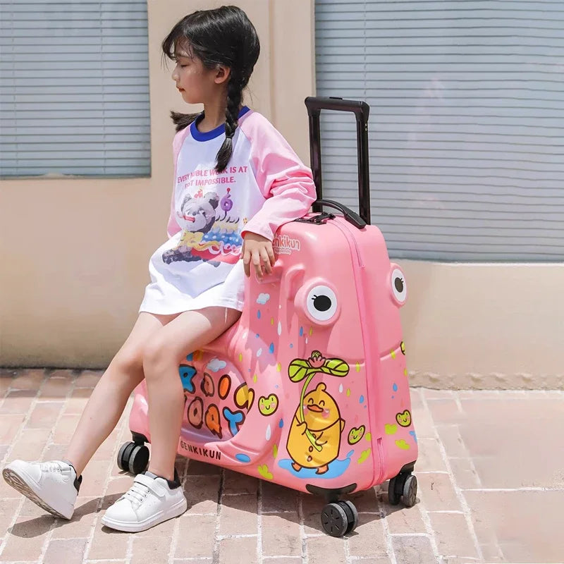 Innovatieve kinderzitkoffer met geïntegreerde scooter; ideaal voor avontuurlijke reizen.