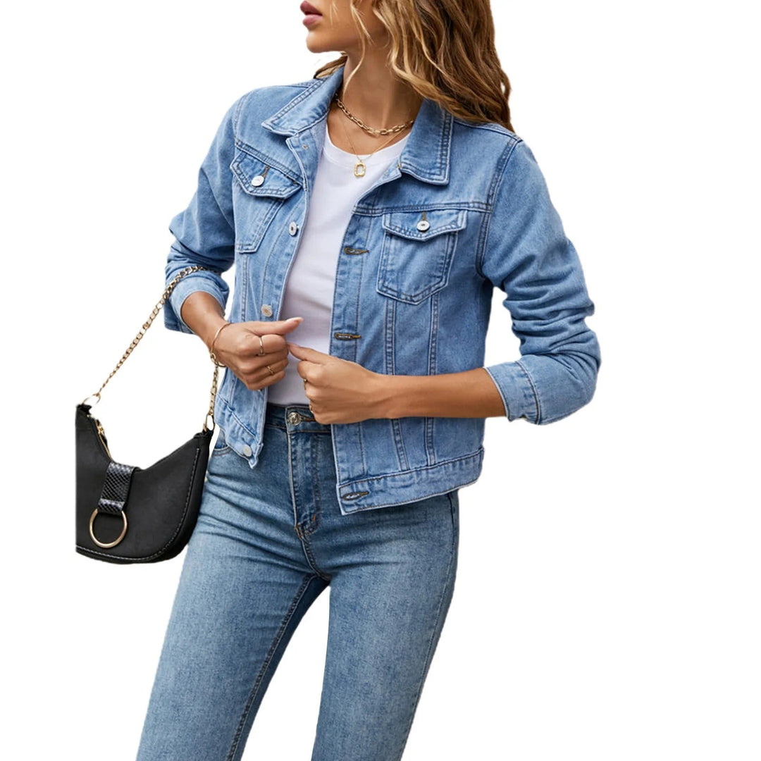 Veelzijdig klassiek dames spijkerjasje, comfortabel voor lente en zomer. Casual mode essential met knoopsluiting.