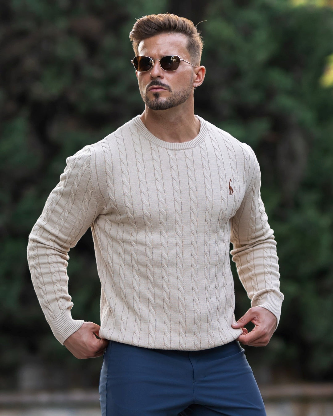 Klassiek heren sweatshirt, regular fit. Comfortabel en veelzijdig voor casual kleding in de herfst, winter en lente.