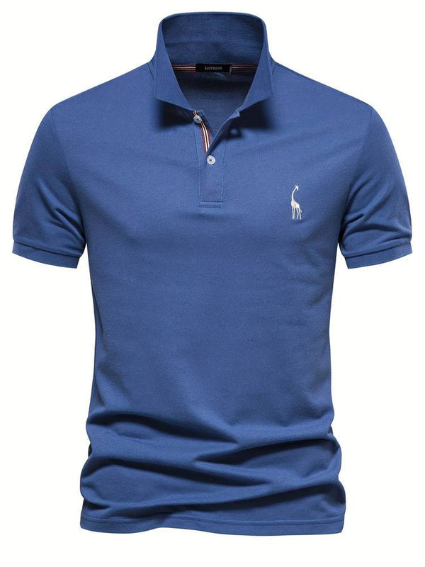 Nauwkeurig detail van de kraag en knoopsluiting van een klassiek, ademend herenpoloshirt.