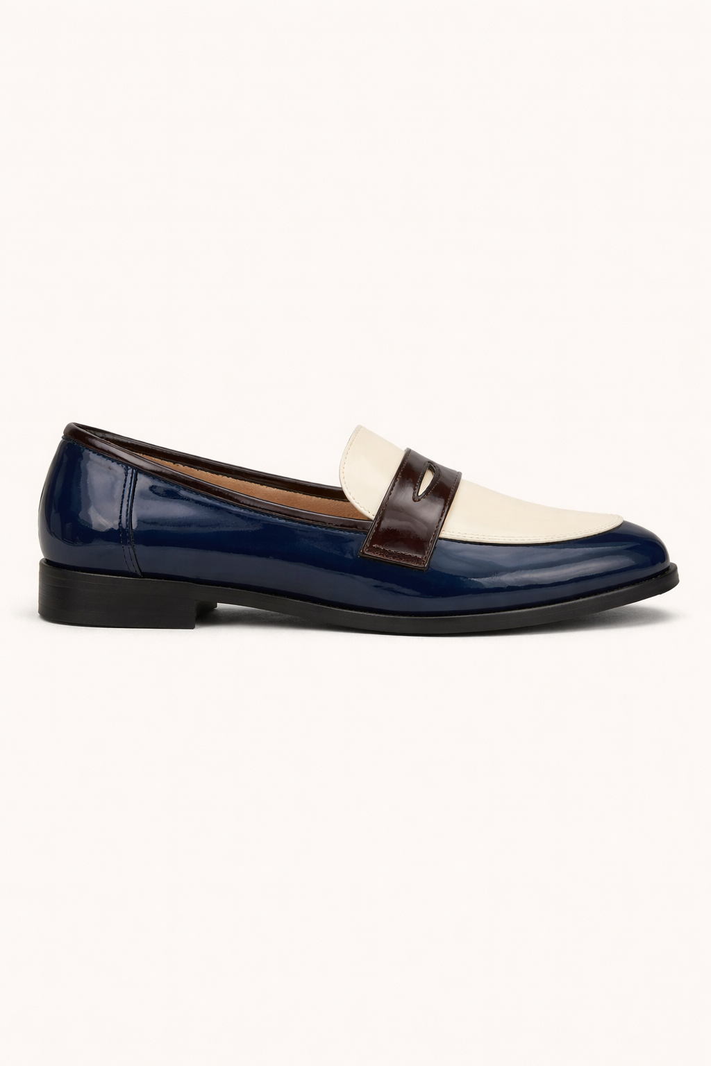 Blauwe dames mocassins met een verfijnd voorpaneel, comfortabele en veelzijdige zomerschoenen.