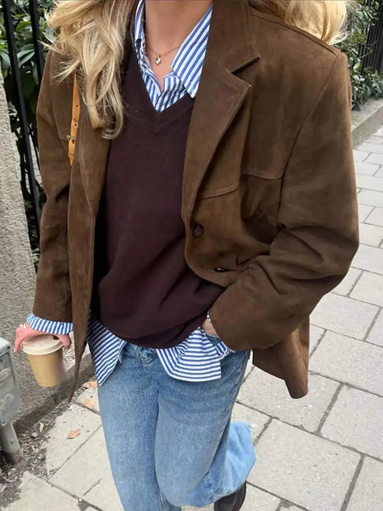 Elegante damesjas in bruin, tijdloos klassiek design, comfortabele bovenkleding voor veelzijdige outfits.