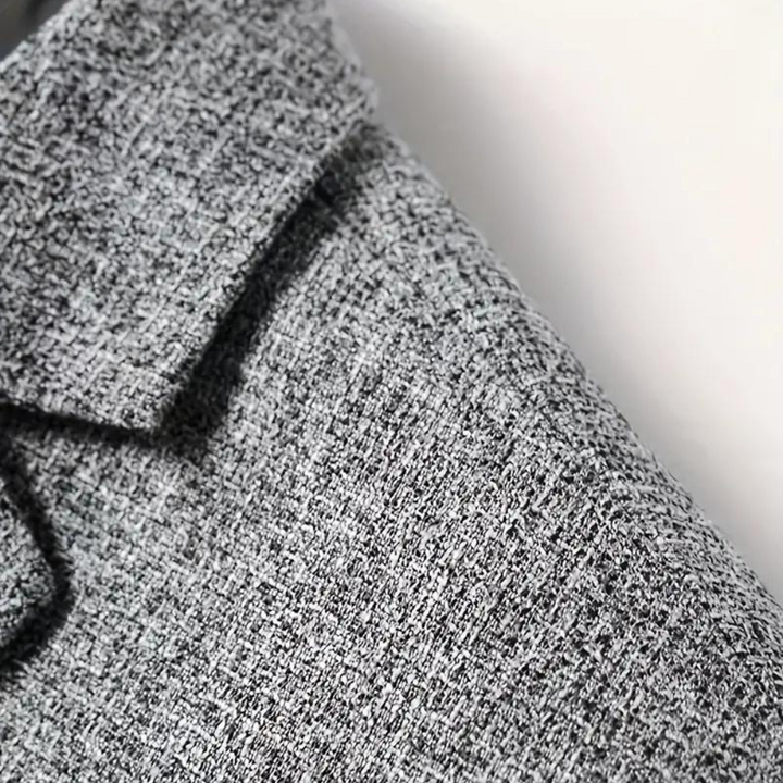 Hoogwaardige heren blazer met klassieke snit; essentieel item voor de elegante en veelzijdige garderobe.