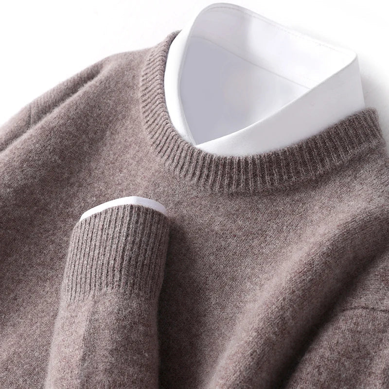 Crewneck trui voor heren, een veelzijdig kledingstuk voor diverse outfits.