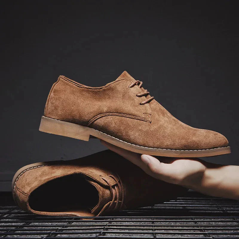 Zwarte vegan suède oxford schoenen voor heren, comfortabel en stijlvol voor elke outfit.