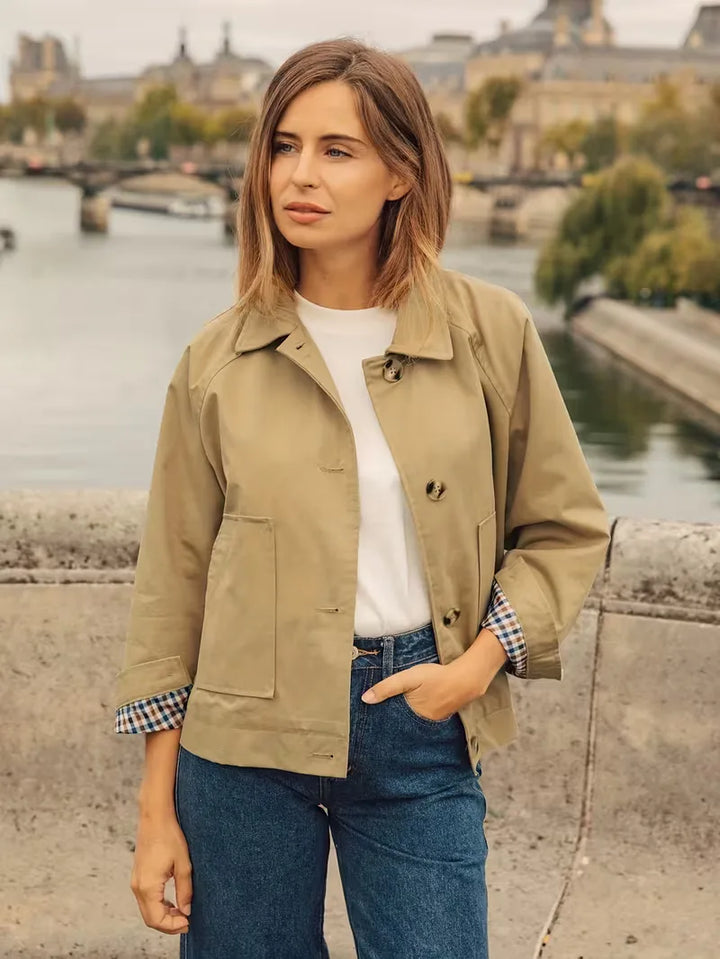 Elegante dames trenchcoat met reguliere pasvorm, ideaal voor een smart casual look in de lente of herfst.