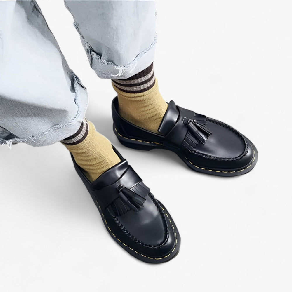 Klassieke loafers met kwastje, tijdloos design, lederen afwerking, geschikt voor zowel casual als formele gelegenheden.