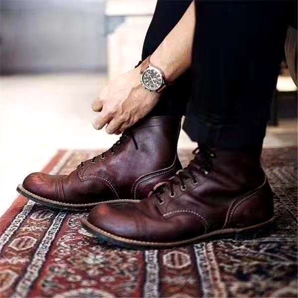 Robuuste heren veterboots met een stevige antislip zool, comfortabel en praktisch voor alle weersomstandigheden.