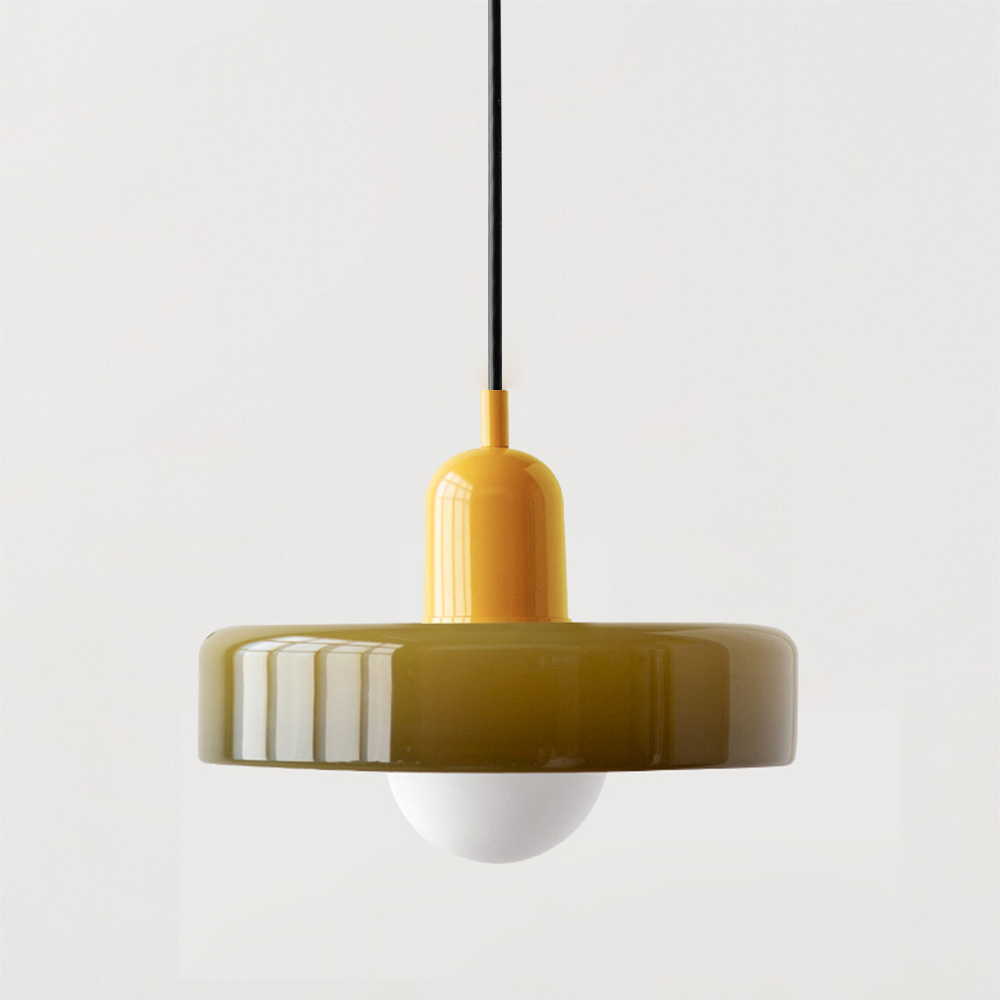 "Kleurrijke StiloGlas hanglamp met glas-in-lood details in Bauhaus-stijl, perfect voor stijlvolle en artistieke interieurs."