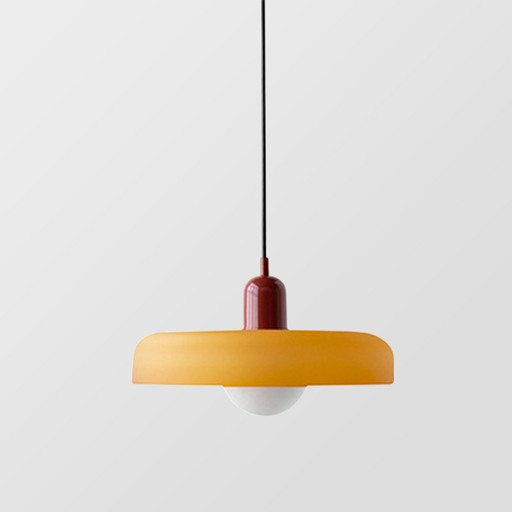"Kleurrijke StiloGlas hanglamp met glas-in-lood details in Bauhaus-stijl, perfect voor stijlvolle en artistieke interieurs."