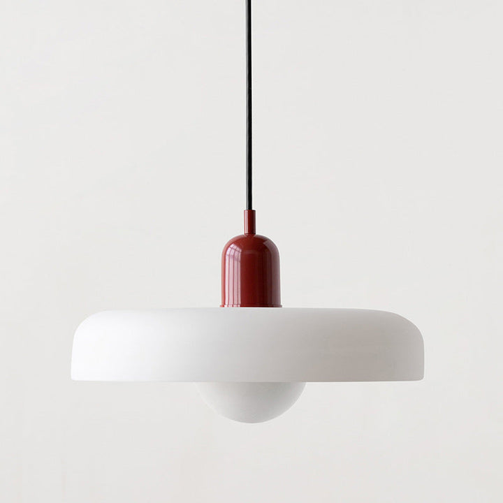 "Kleurrijke StiloGlas hanglamp met glas-in-lood details in Bauhaus-stijl, perfect voor stijlvolle en artistieke interieurs."