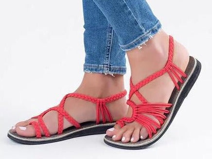 "Kleurrijke strand sandalen voor dames met verstelbare banden en comfortabele zool, perfect voor zomerse dagen op het strand.