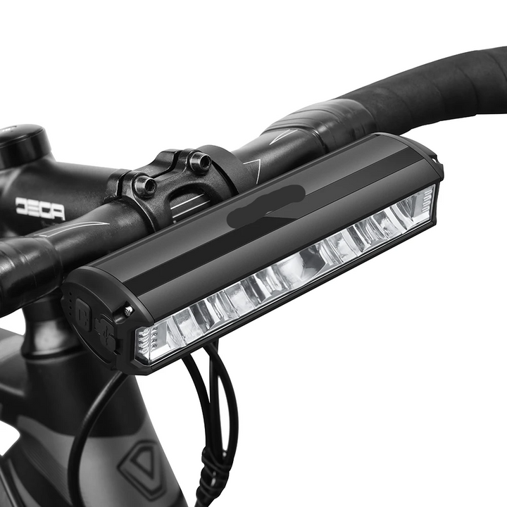 Krachtige 1400 lumen fietslamp, zwarte behuizing, oplaadbaar, weerbestendig ontwerp voor optimale zichtbaarheid
