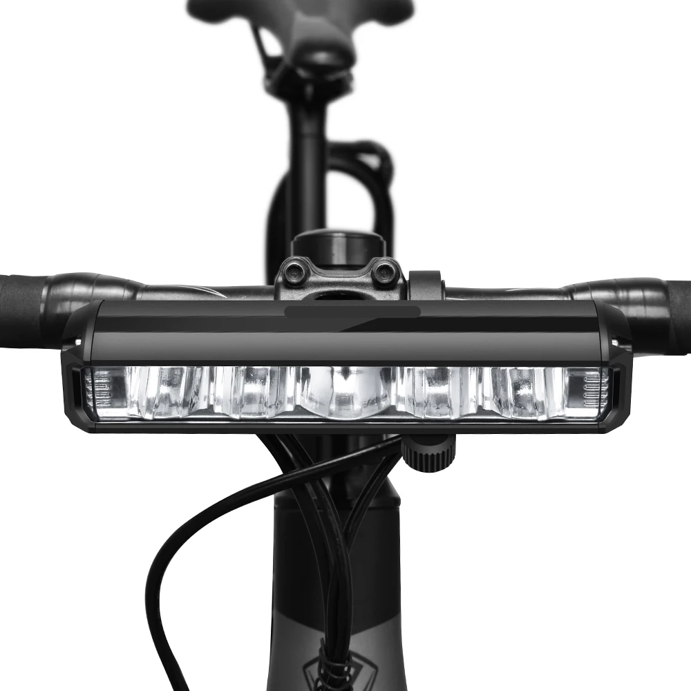 Krachtige 1400 lumen fietslamp, zwarte behuizing, oplaadbaar, weerbestendig ontwerp voor optimale zichtbaarheid