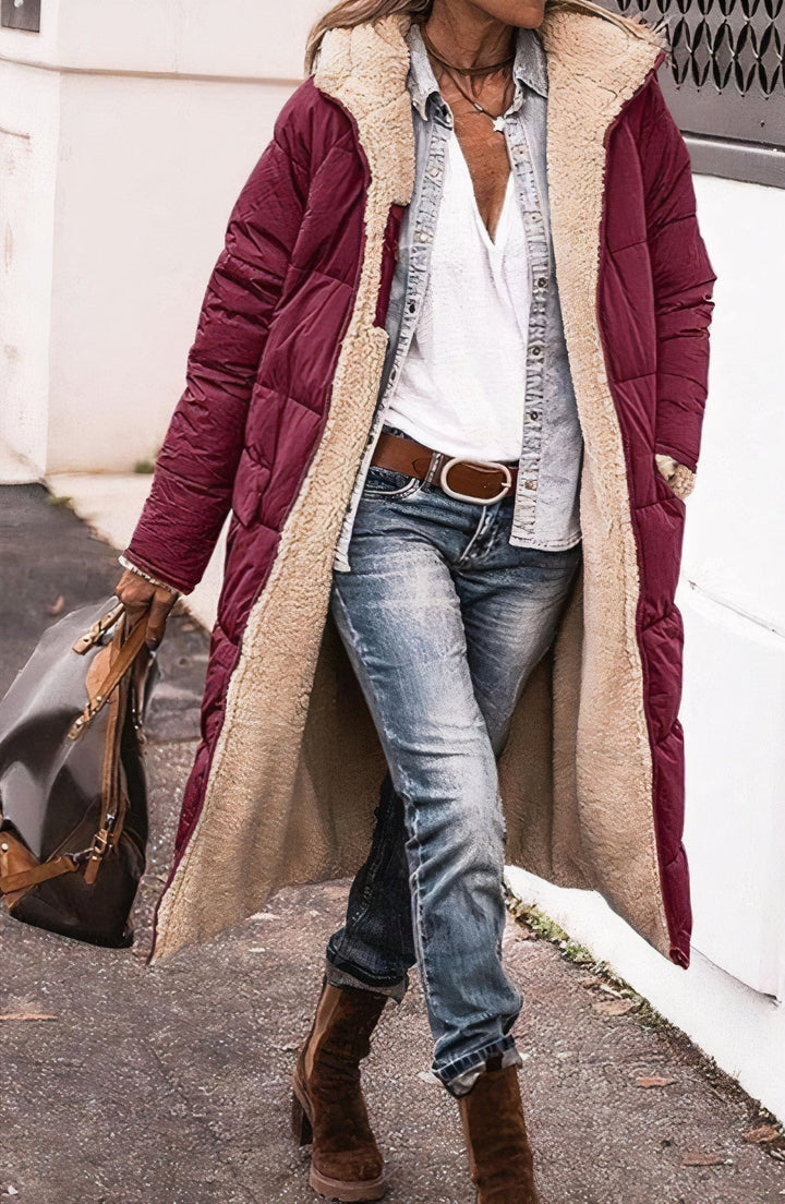 Lange omkeerbare fleece jas dames zwart, stijlvol en veelzijdig, vooraanzicht. Perfect voor casual en formele gelegenheden.