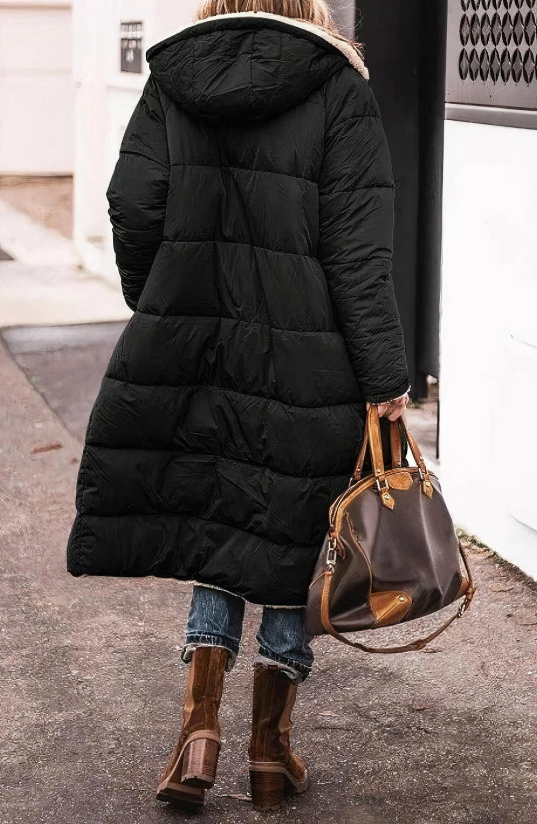 Lange omkeerbare fleece jas dames zwart, stijlvol en veelzijdig, vooraanzicht. Perfect voor casual en formele gelegenheden.
