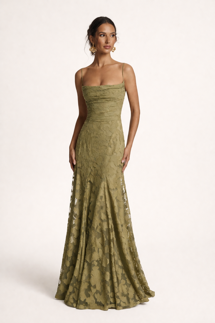 Chique feestjurk, een lange elegante damesjurk perfect als avondjurk voor bruiloften en speciale feesten.