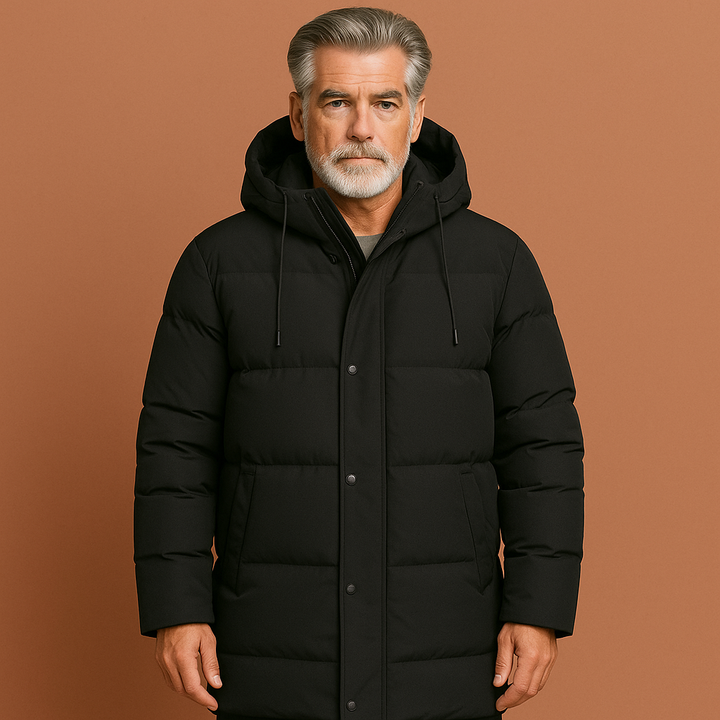 Warme zwarte heren winterjas met comfortabele capuchon. Perfecte lange wintermode jas, ook in grijs/groen.