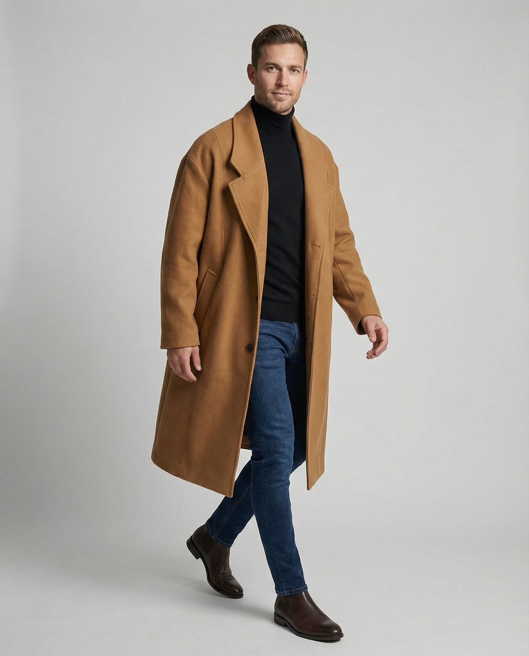 Lange rechte heren winterjas voor koude dagen. Warm en stijlvolle overjas met klassieke pasvorm.