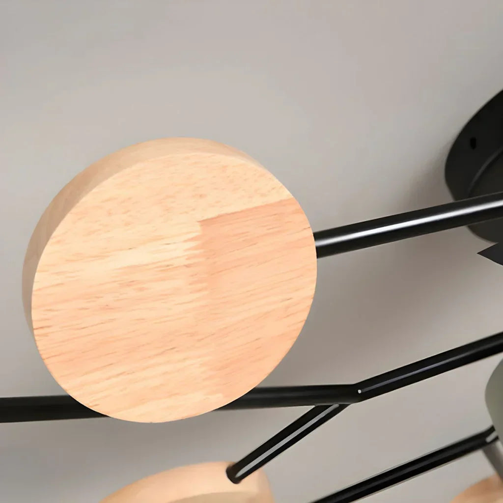 "LED plafondlamp modern Scandinavisch design, metaal en hout, artistieke lichttakken, warme en dimbare verlichting."