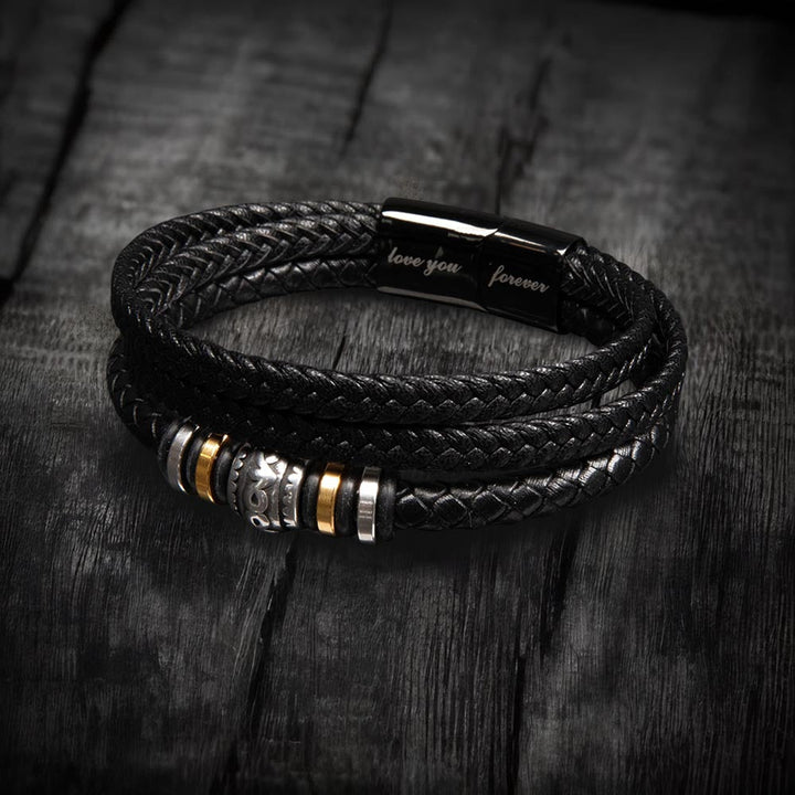 "Leren armband voor zoon met 'Love You Forever' gravure, gemaakt van bruin leer en roestvrij staal, stijlvol en emotioneel."