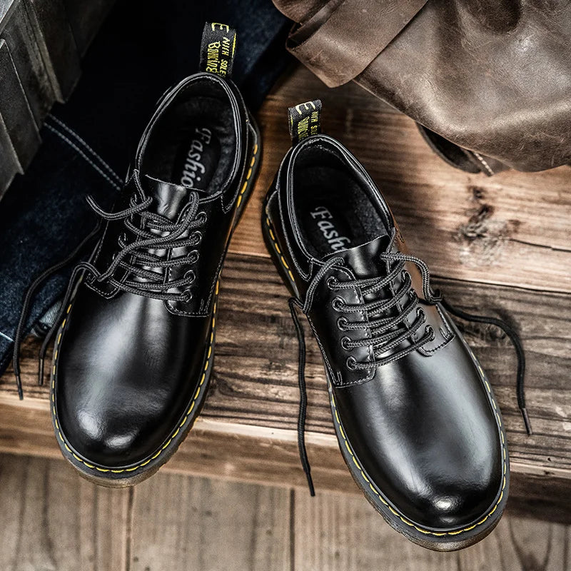 "Leren heren veterschoenen, tijdloze stijl, zwarte leren afwerking, benadrukt elegantie en veelzijdigheid, ideaal voor iedere