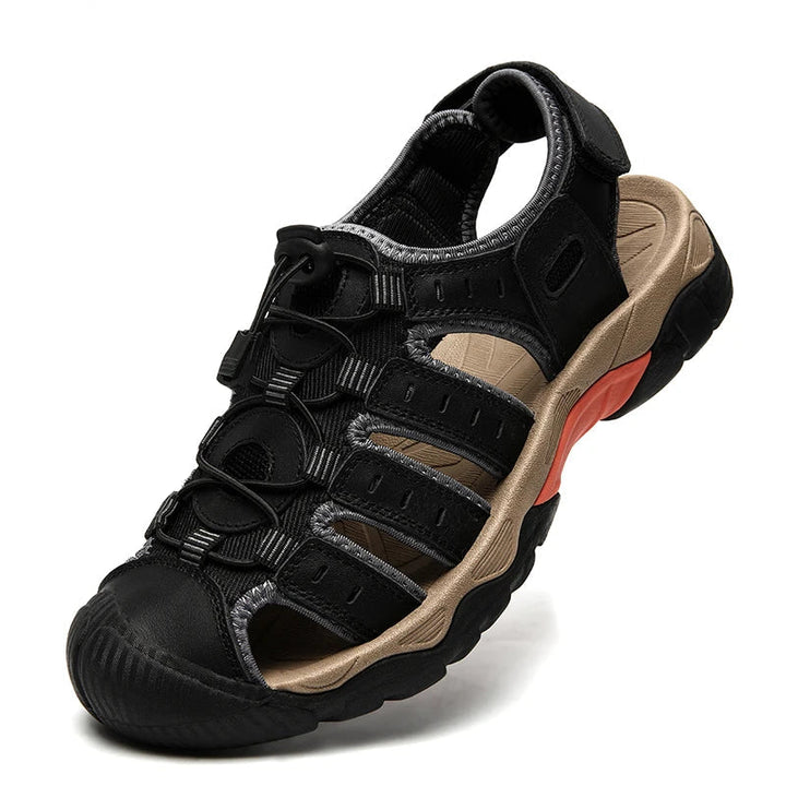 "Leren herensandalen, bruin met ademend bovenwerk en stevige antislipzool voor outdoor avonturen en comfort."