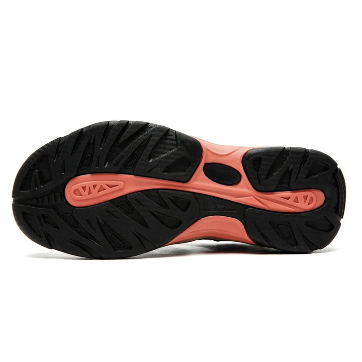 "Leren herensandalen, bruin met ademend bovenwerk en stevige antislipzool voor outdoor avonturen en comfort."