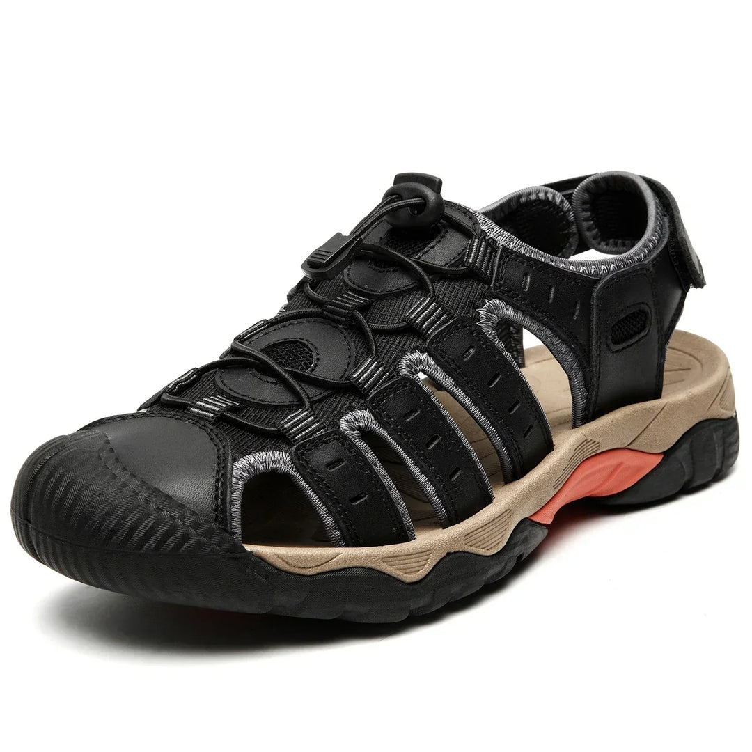 "Leren herensandalen, bruin met ademend bovenwerk en stevige antislipzool voor outdoor avonturen en comfort."