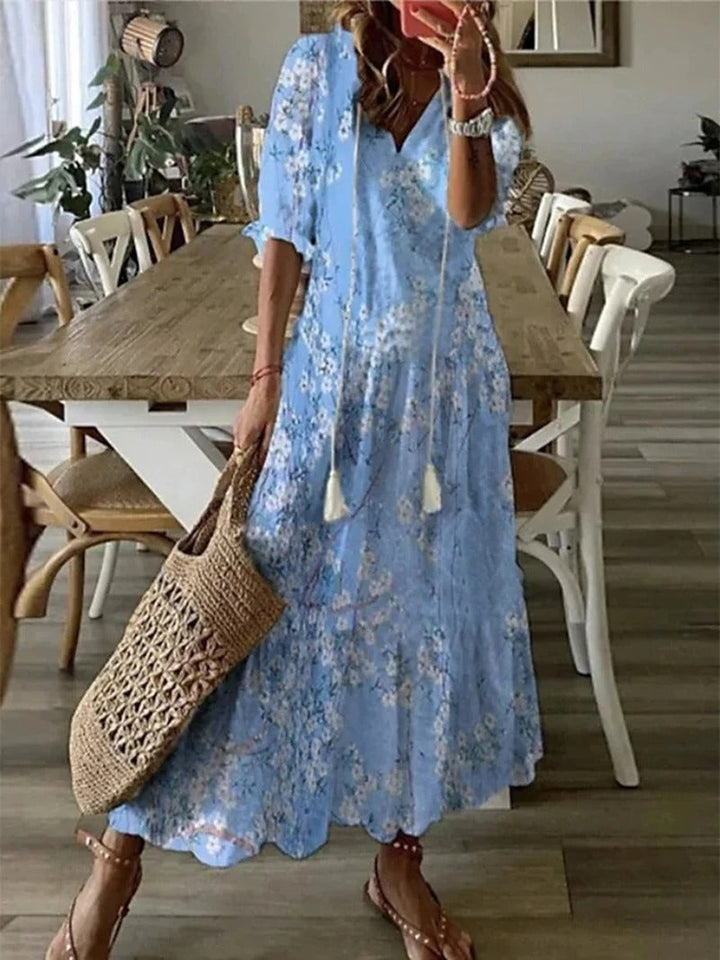 "Lichtblauwe bohemian midi jurk, elegant en luchtig, perfect voor elke gelegenheid in stijlvolle bohemian stijl."