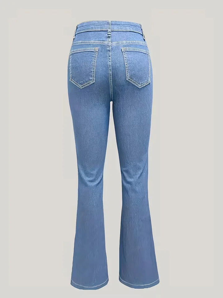 Trendy lichtblauwe dames jeans, met flared pijpen en hoge taille voor een moderne, veelzijdige stijl.