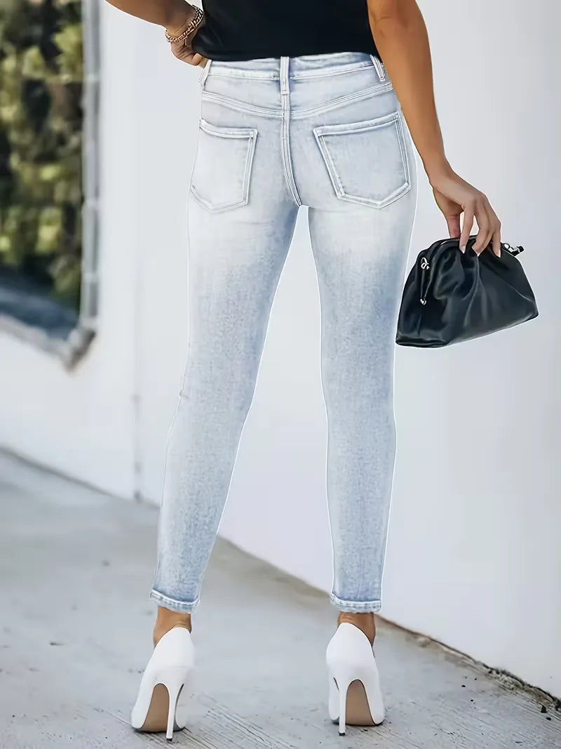 Comfortabele lichtblauwe skinny jeans voor dames, met hoge taille en slim fit, ideale casual spijkerbroek.