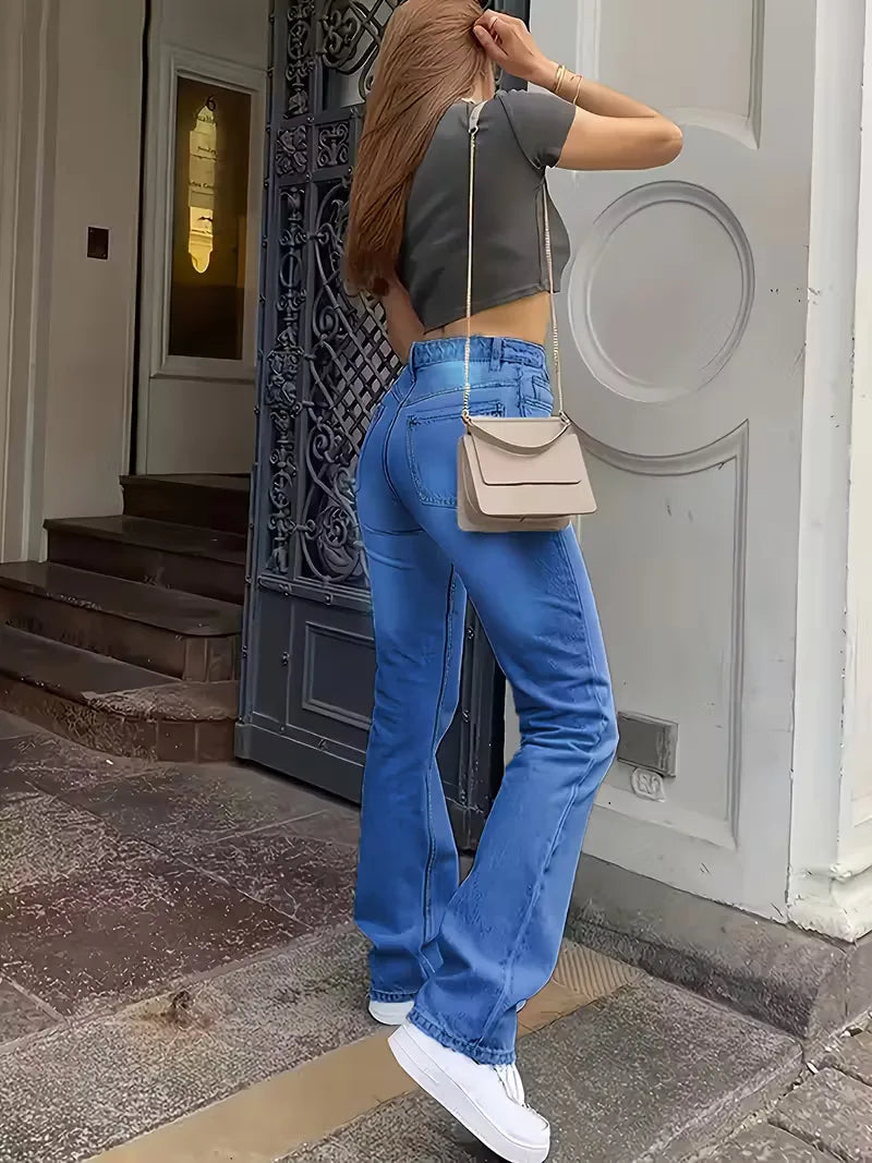 Lichtblauwe high waist straight jeans dames, comfortabel en modieus voor dagelijks gebruik.