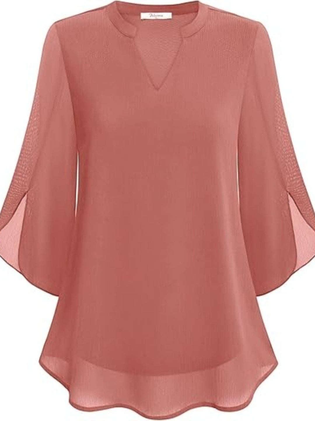 "Lichtblauwe, elegant losvallende V-hals zomerblouse voor dames; luchtige stof, ideaal voor warme dagen en moeiteloze stijl."