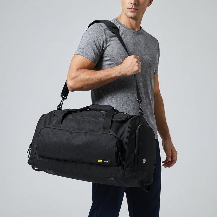 Multifunctionele weekendtas voor reizen en sport, met grote capaciteit en waterbestendig design.