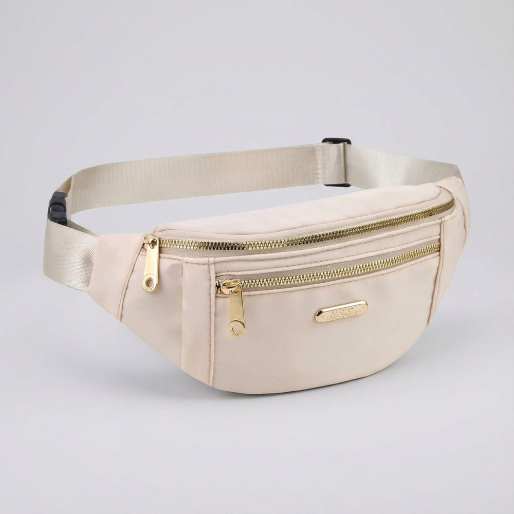 Zwarte lichtgewicht nylon heuptas, perfect als fanny pack of crossbody tas voor essentials.