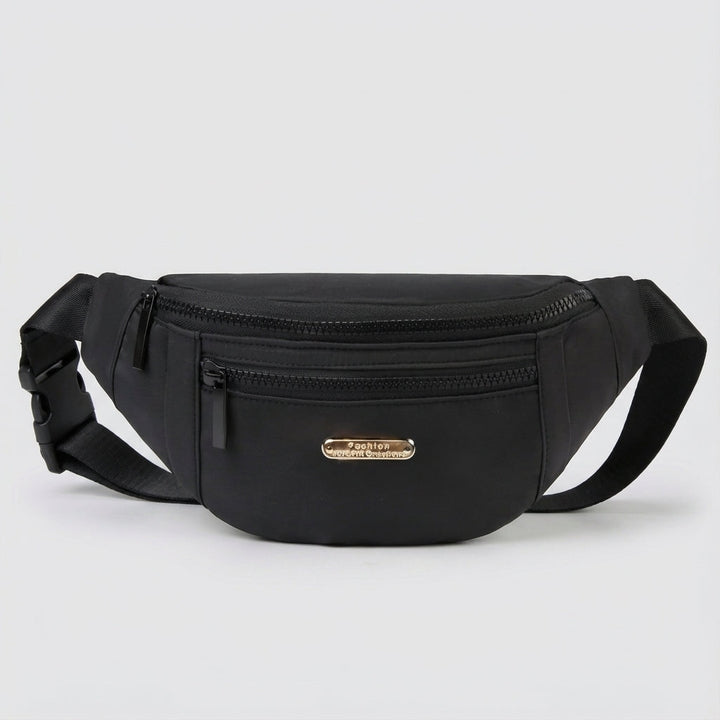 Veelzijdige lichtgewicht fanny pack of crossbody tas van nylon, geschikt voor dagelijks gebruik.