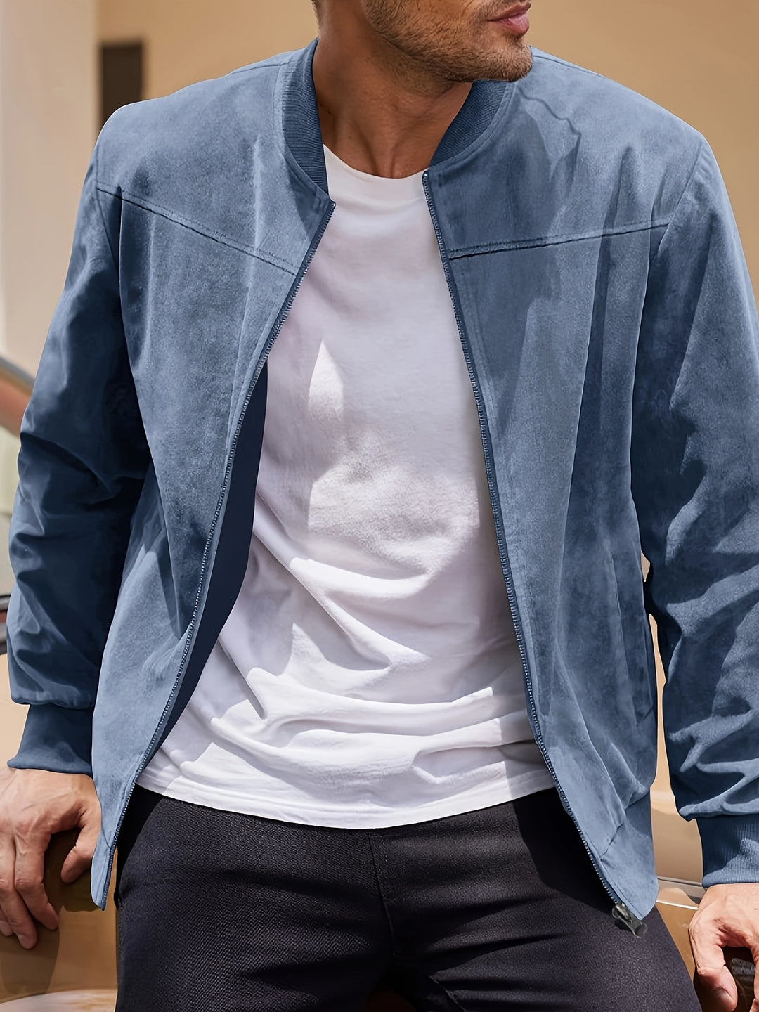 Lichtgewicht marineblauwe herenjas voorzijde, stijlvolle ademende jas met opstaande kraag en ritssluiting voor elke gelegenhe