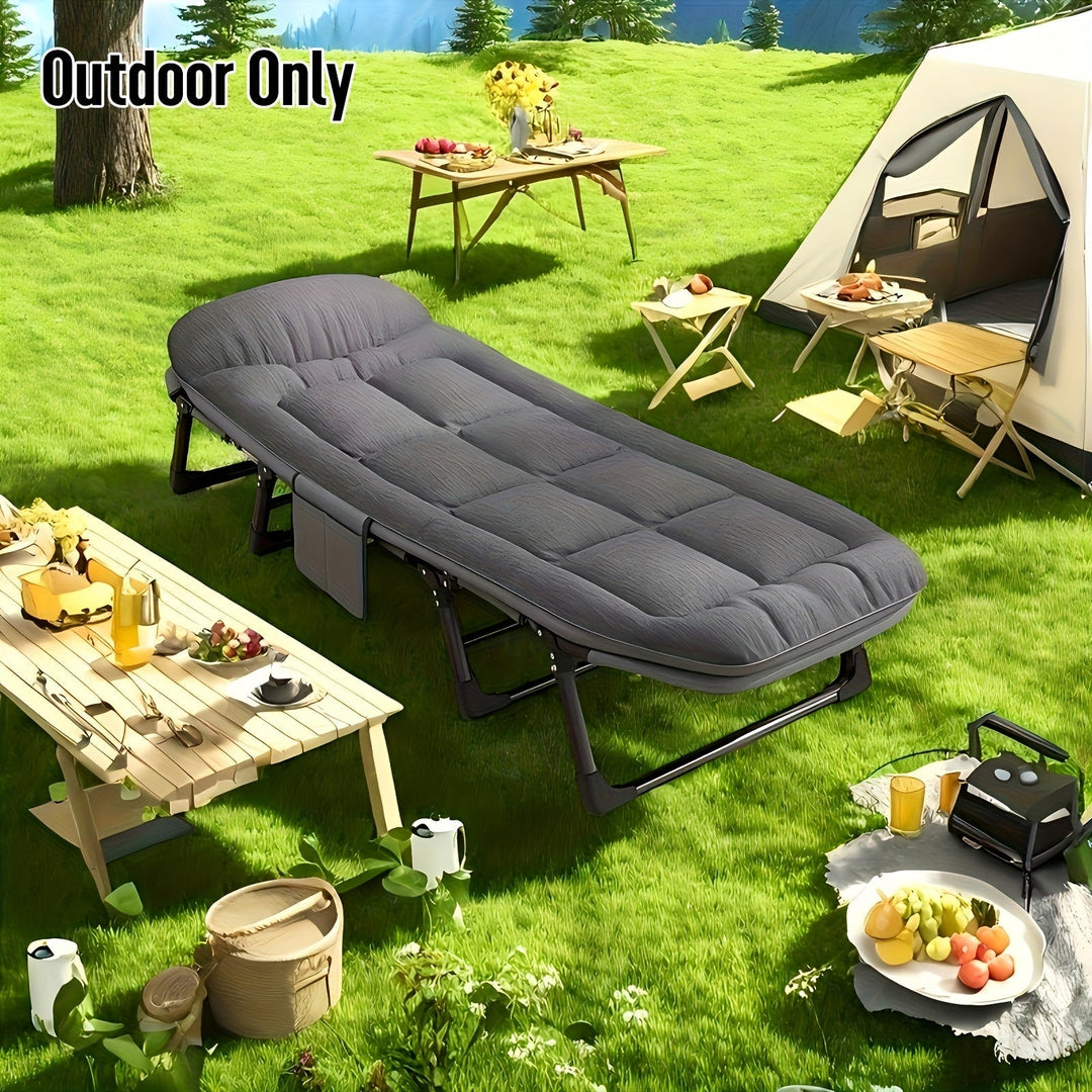 "Lichtgewicht opvouwbaar campingbed van aluminium en RVS in de natuur, ideaal voor kamperen en hiking avonturen."