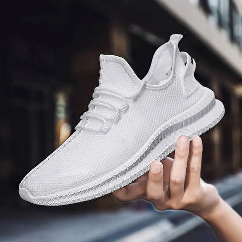 Lichtgewicht orthopedische herenschoenen in wit, ergonomisch ontwerp met ademend mesh, ideaal voor dagelijks comfort.
