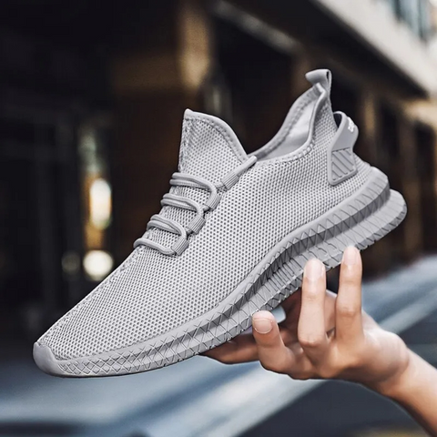 Lichtgewicht orthopedische herenschoenen in bruin, ergonomisch ontwerp met ademend mesh, ideaal voor dagelijks comfort.