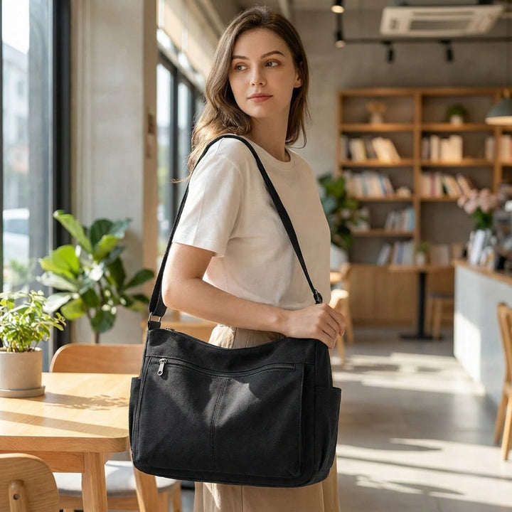 Lichtgewicht unisex laptoptas van Satchelix; comfortabele schoudertas voor werk of school met ruime organisatie.