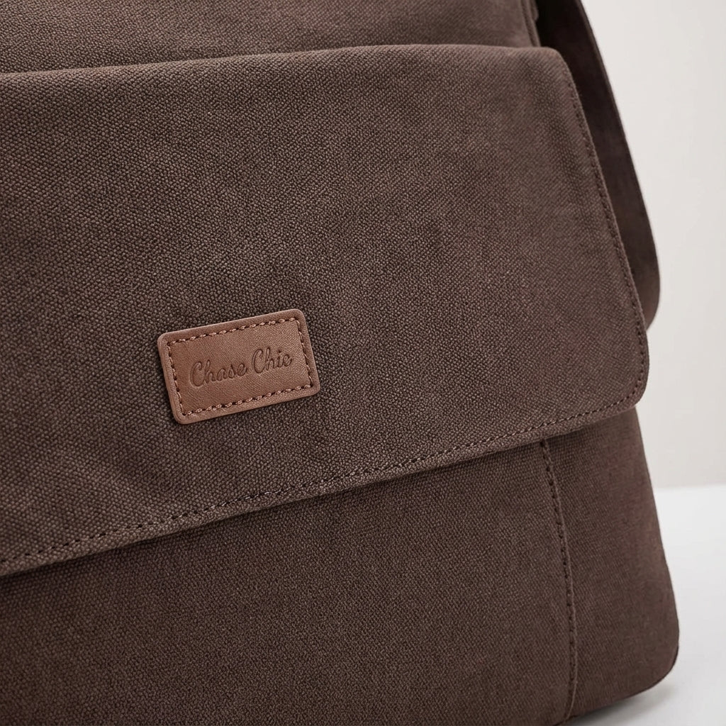 Unisex schoudertas/crossbodytas voor laptop, lichtgewicht en comfortabel te dragen; perfect als reistas of werktas.